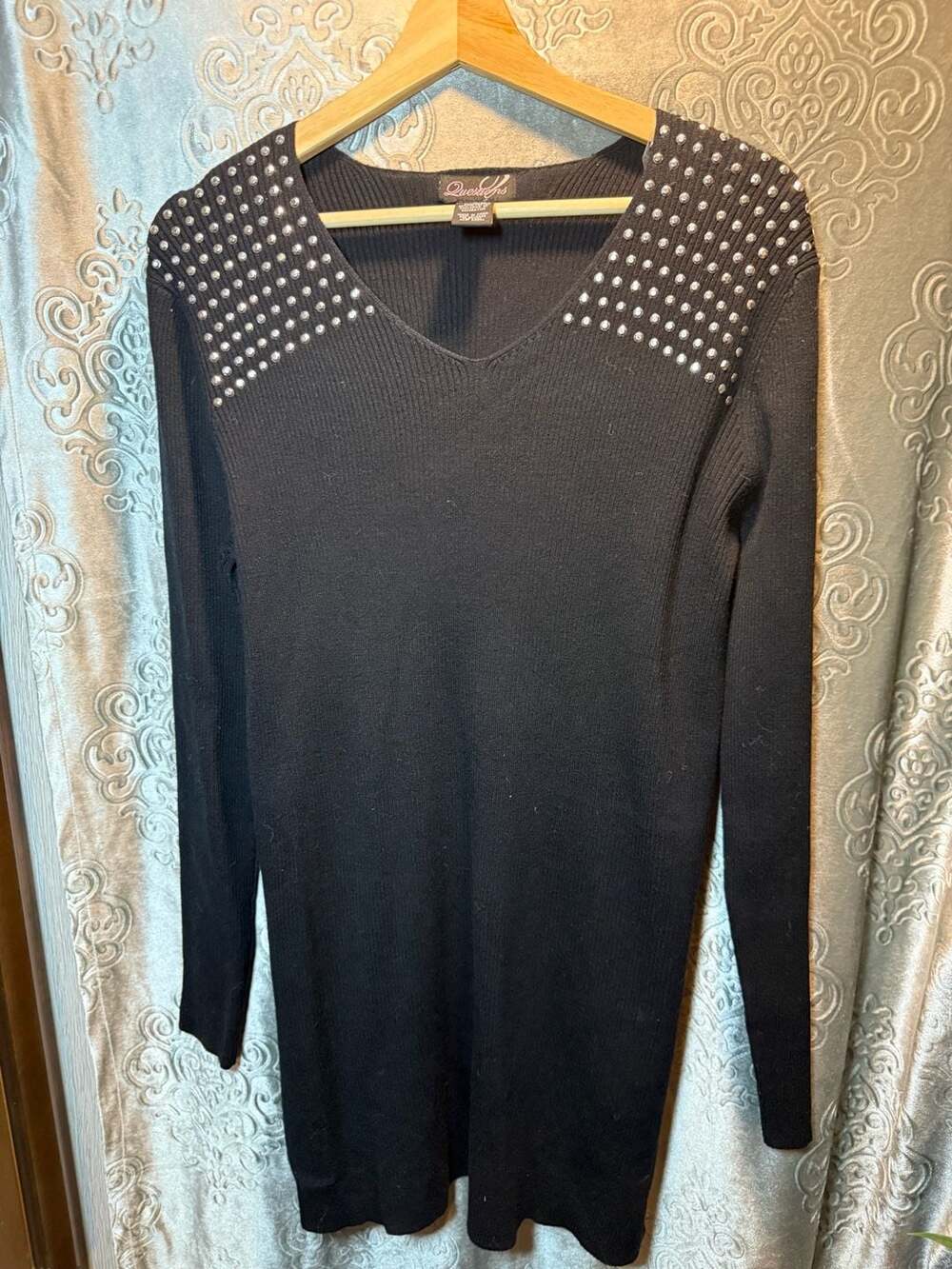 Questions Women's Black Studded V-Neck Long Sleeve Sweater Size M